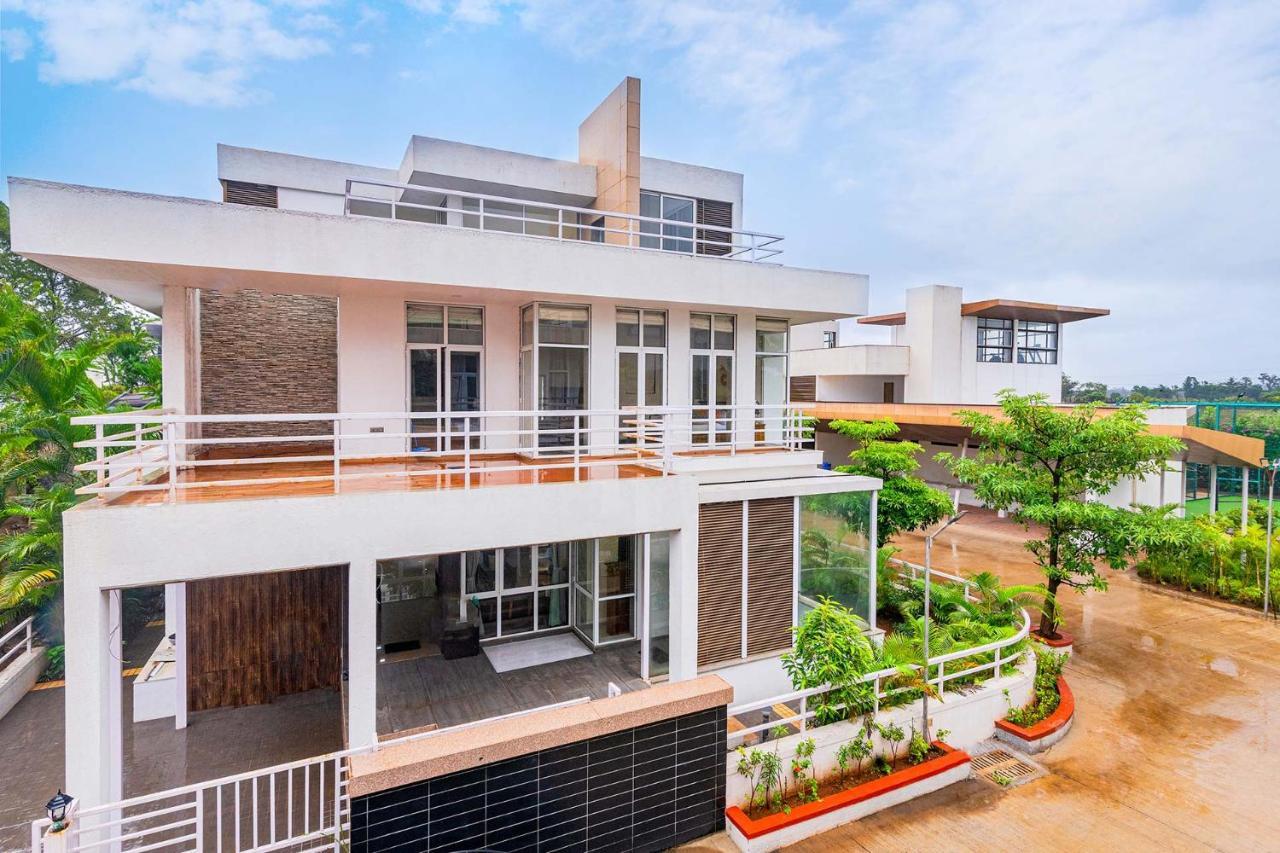 לונבלה Sierra Skies By Stayvista - A Mountain-View Villa Featuring A Rooftop Swimming Pool, Jacuzzi, Turf, And A Gym For An Elevated Stay מראה חיצוני תמונה