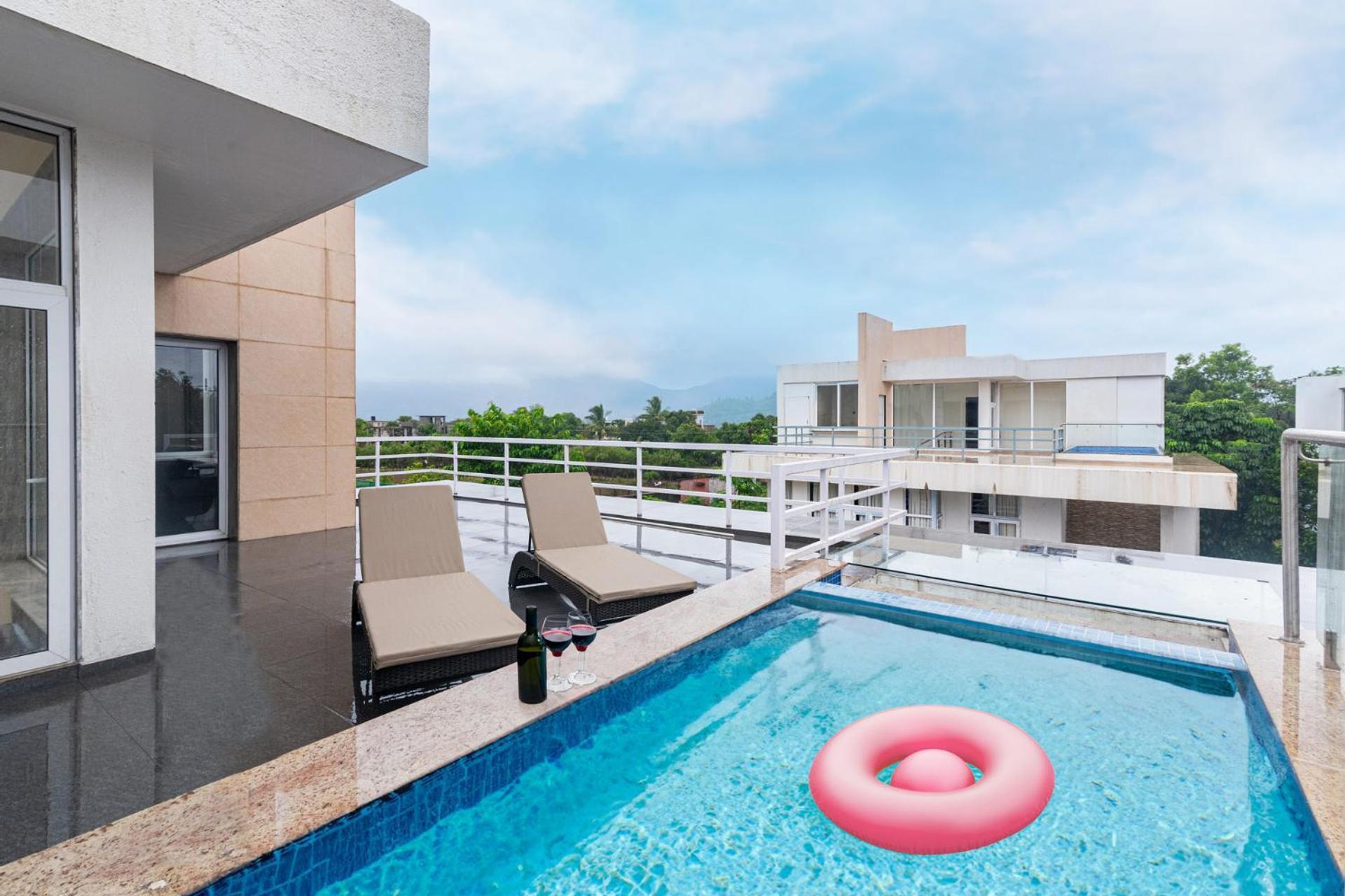 לונבלה Sierra Skies By Stayvista - A Mountain-View Villa Featuring A Rooftop Swimming Pool, Jacuzzi, Turf, And A Gym For An Elevated Stay מראה חיצוני תמונה